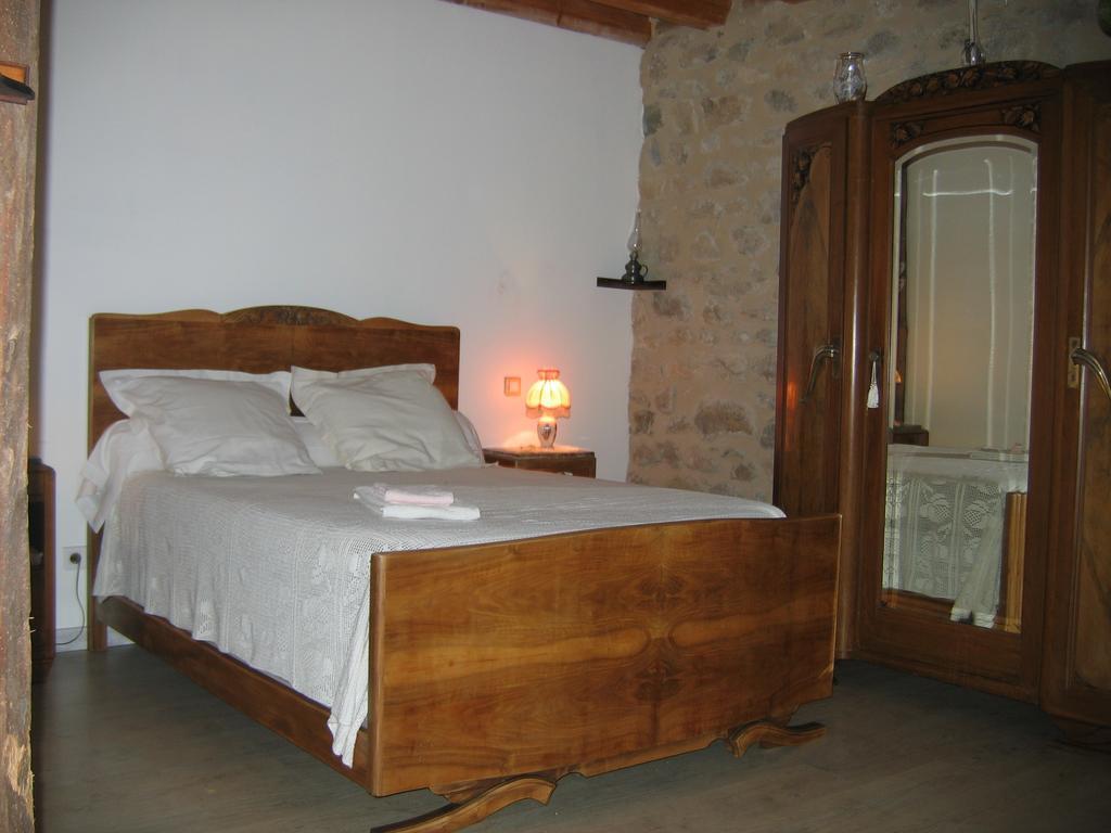 Bed and Breakfast La Ferme Des Genets Medeyrolles Exterior foto