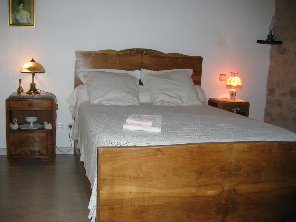 Bed and Breakfast La Ferme Des Genets Medeyrolles Exterior foto