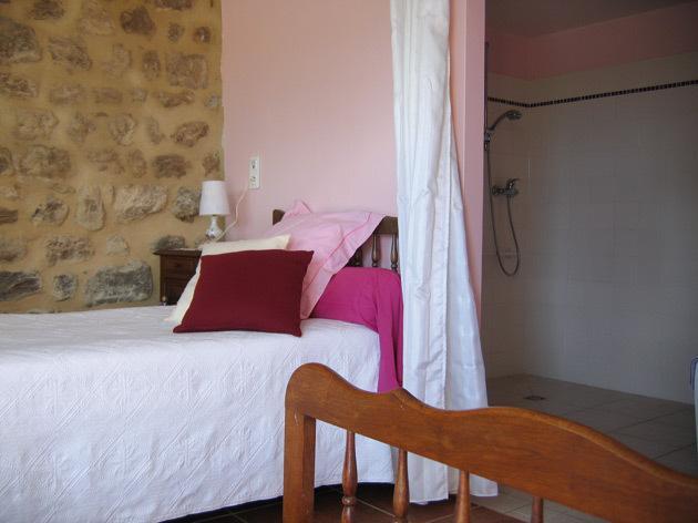 Bed and Breakfast La Ferme Des Genets Medeyrolles Zimmer foto